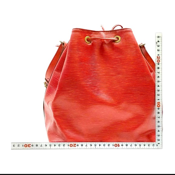 Louis Vuitton LV Paris Shoulder Bag
Petit Noe Red Epi made in France 🇫🇷 - Picture 2 of 16